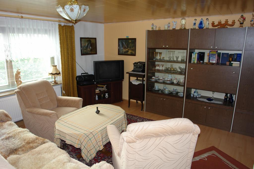 Ferienwohnung Bimmelbahn-Blick Neudorf  Habitación foto