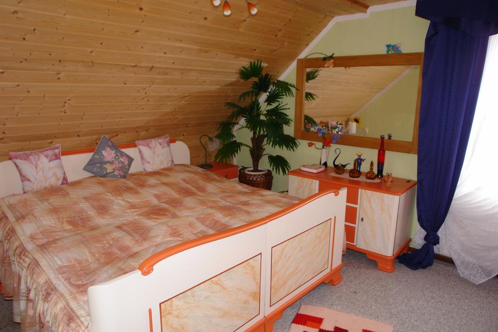 Ferienwohnung Bimmelbahn-Blick Neudorf  Habitación foto