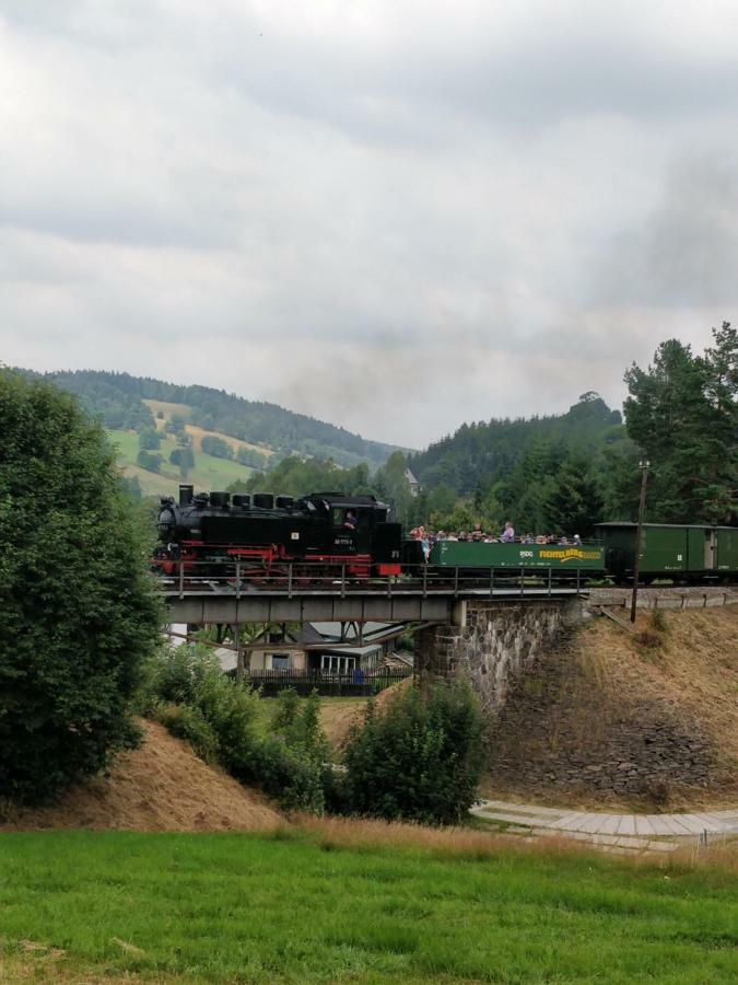 Ferienwohnung Bimmelbahn-Blick Neudorf  Exterior foto